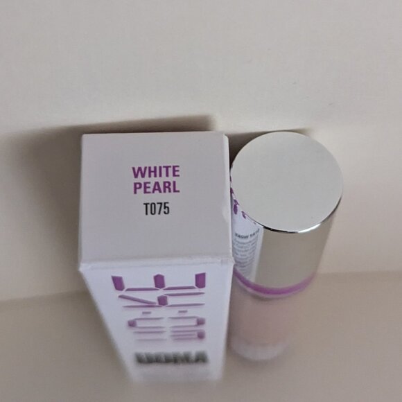 UOMA Stay Woke Brightening Concealer - White Pearl T075 - Picture 2 of 2